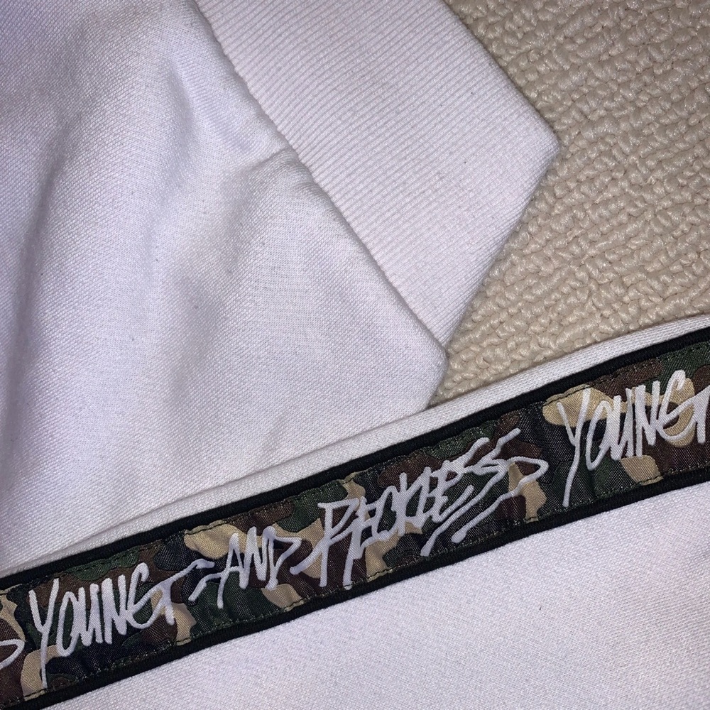 Young and reckless skateboarding hoodie - Picture 3 of 3